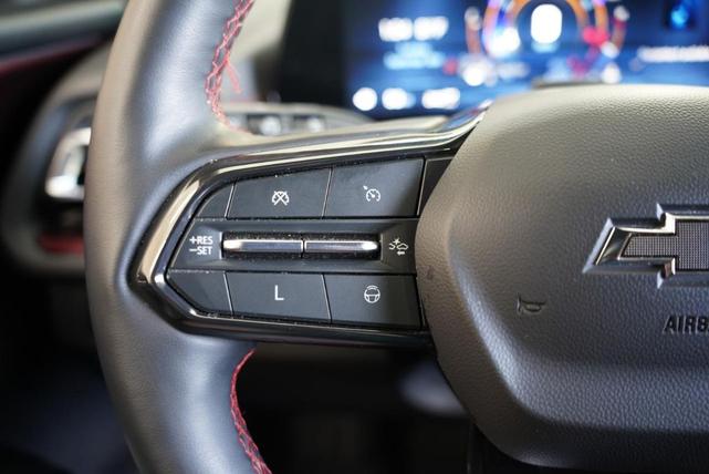 Photo of 2024 Iridescent Pearl Tricoat Chevrolet Traverse