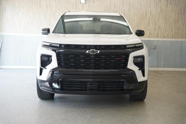 Photo of 2024 Iridescent Pearl Tricoat Chevrolet Traverse
