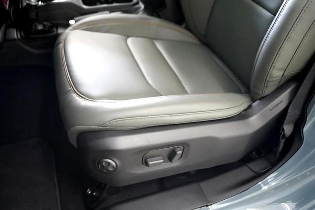 Photo of 2025 Anvil Clearcoat Jeep Gladiator