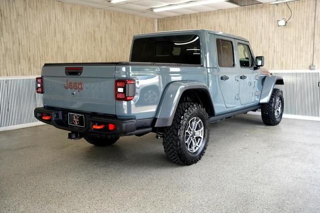 Photo of 2025 Anvil Clearcoat Jeep Gladiator