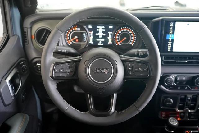 Photo of 2025 Anvil Clearcoat Jeep Gladiator