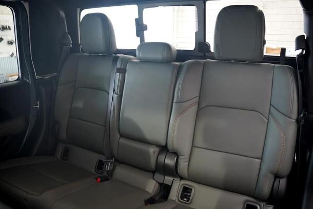 Photo of 2025 Anvil Clearcoat Jeep Gladiator