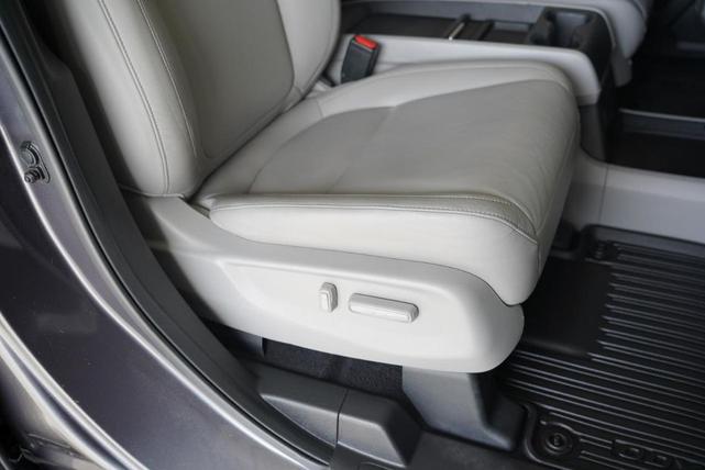 Photo of 2018 Gray Honda Odyssey