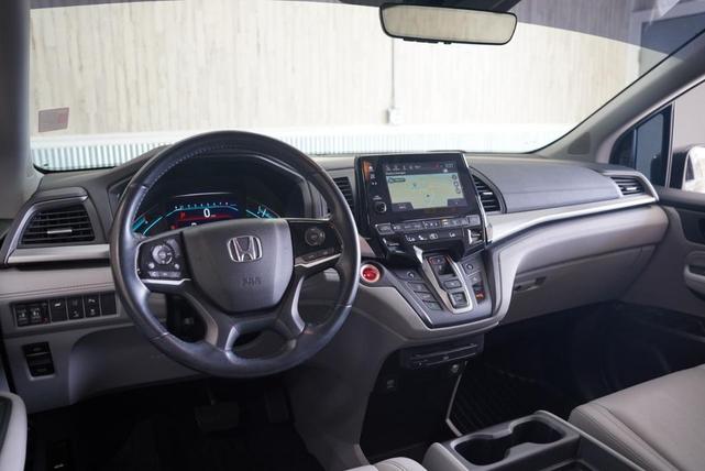 Photo of 2018 Gray Honda Odyssey