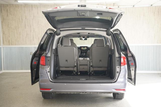 Photo of 2018 Gray Honda Odyssey