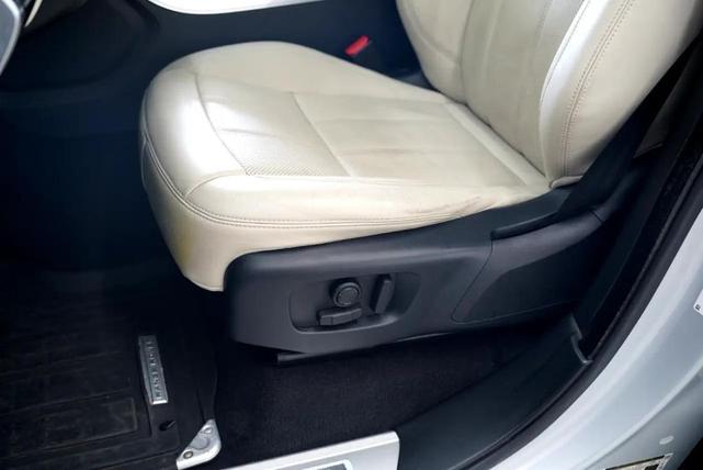 Photo of 2018 Gray Land Rover Range Rover Sport