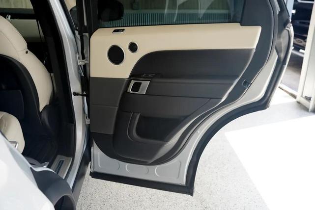 Photo of 2018 Gray Land Rover Range Rover Sport