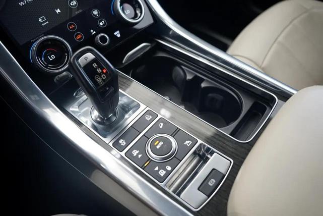 Photo of 2018 Gray Land Rover Range Rover Sport