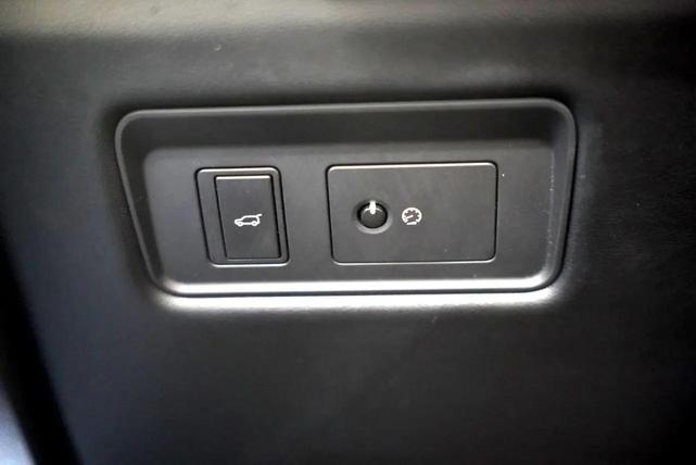 Photo of 2018 Gray Land Rover Range Rover Sport