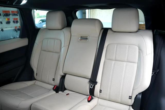 Photo of 2018 Gray Land Rover Range Rover Sport