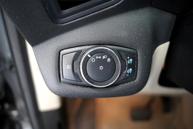 Photo of 2015 Magnetic Ford Escape