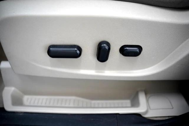 Photo of 2015 Magnetic Ford Escape