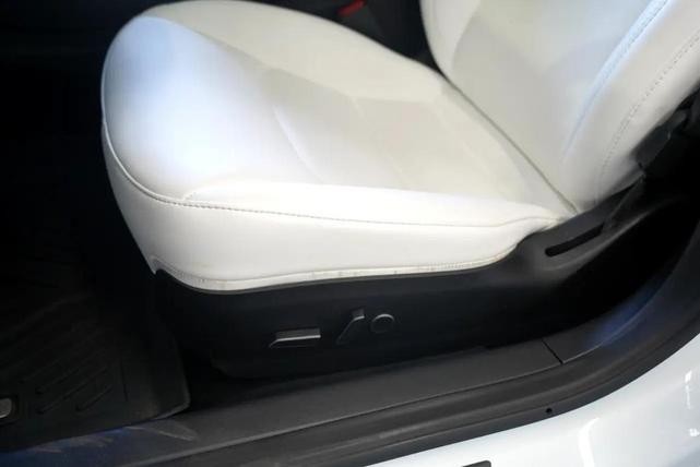 Photo of 2023 Pearl White Multi-Coat Tesla Model 3
