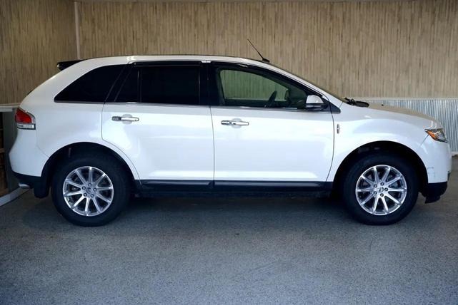Photo of 2015 White Platinum Metallic Tri-Coat Lincoln MKX