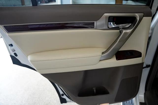 Photo of 2015 Starfire Pearl Lexus GX 460