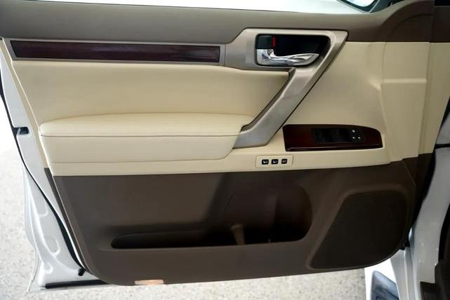 Photo of 2015 Starfire Pearl Lexus GX 460