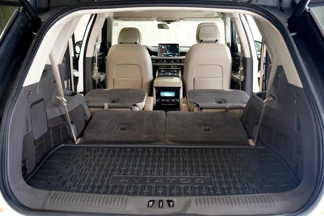 Photo of 2020 White Lincoln Aviator