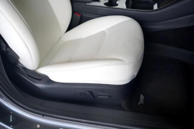 Photo of 2018 Gray Tesla Model 3