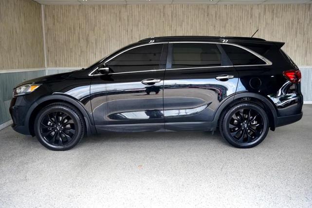 Photo of 2019 Ebony Black Kia Sorento