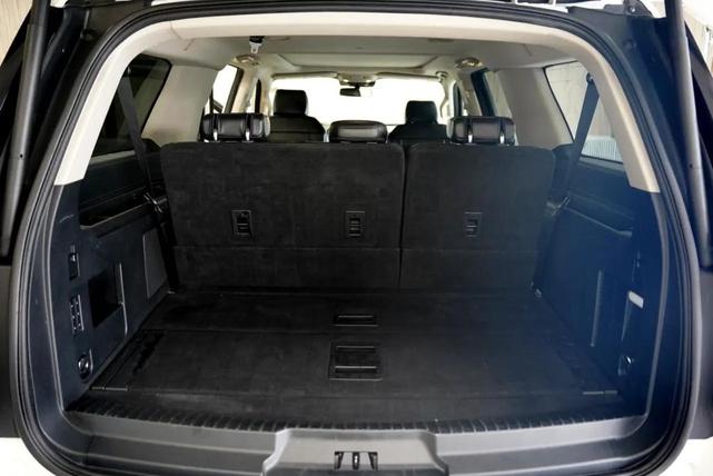 Photo of 2020 Star White Metallic Tri-Coat Ford Expedition Max
