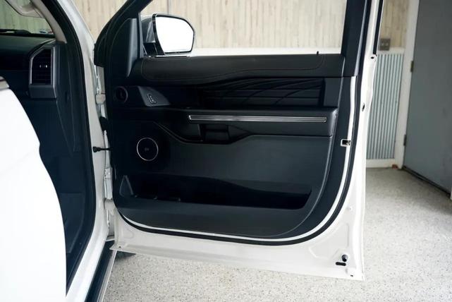 Photo of 2020 Star White Metallic Tri-Coat Ford Expedition Max