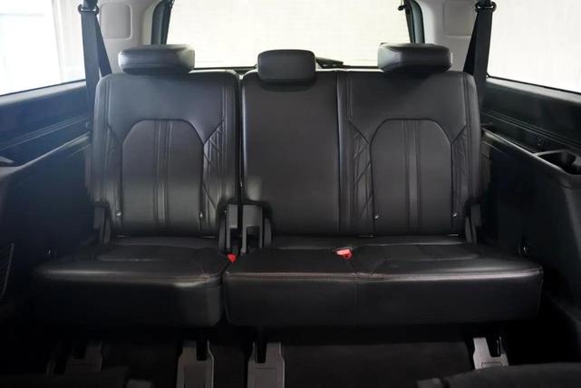 Photo of 2020 Star White Metallic Tri-Coat Ford Expedition Max