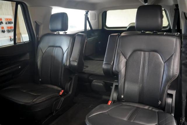 Photo of 2020 Star White Metallic Tri-Coat Ford Expedition Max