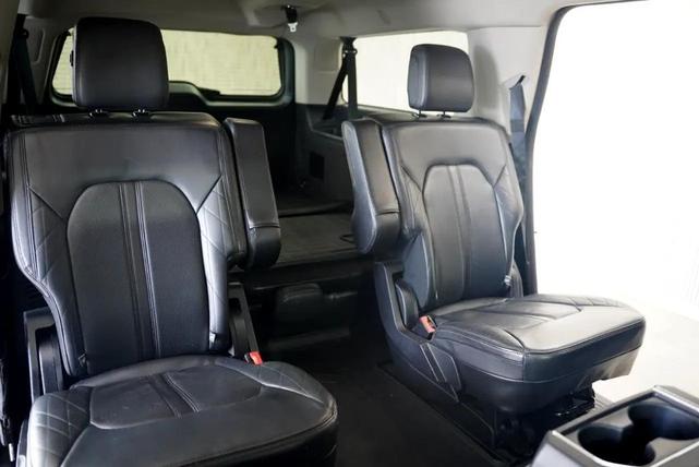 Photo of 2020 Star White Metallic Tri-Coat Ford Expedition Max