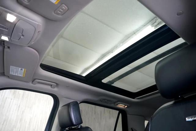 Photo of 2020 Star White Metallic Tri-Coat Ford Expedition Max