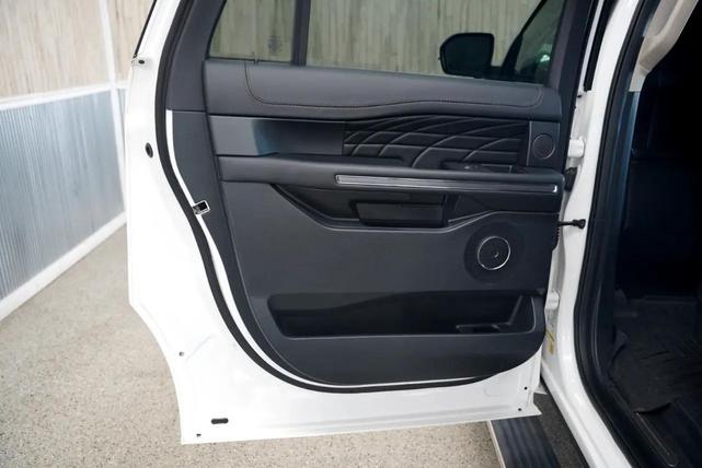 Photo of 2020 Star White Metallic Tri-Coat Ford Expedition Max