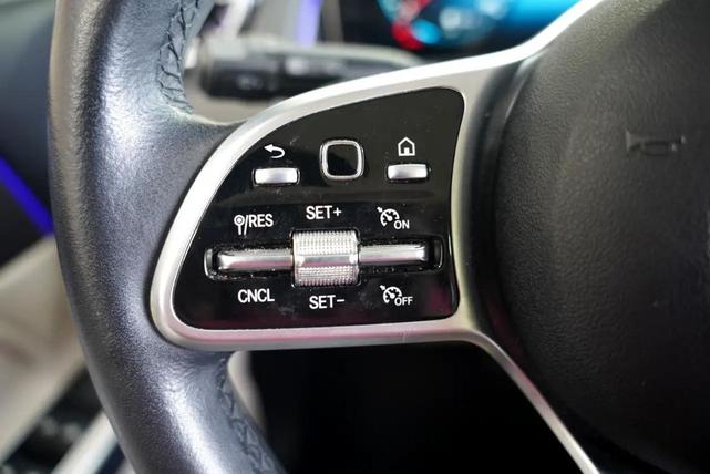 Photo of 2021 White Mercedes-Benz GLB 250