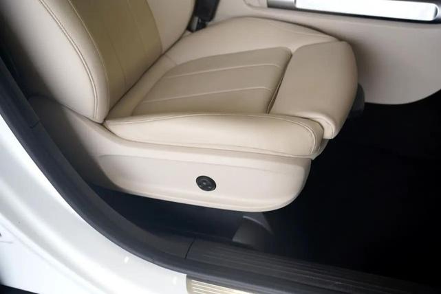 Photo of 2021 White Mercedes-Benz GLB 250