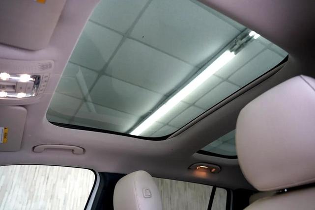 Photo of 2021 White Mercedes-Benz GLB 250