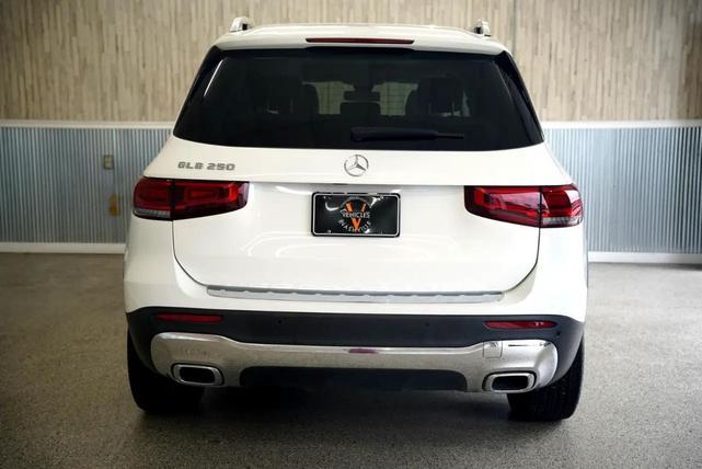 Photo of 2021 White Mercedes-Benz GLB 250