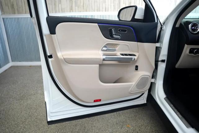 Photo of 2021 White Mercedes-Benz GLB 250