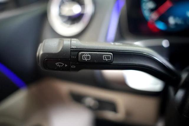 Photo of 2021 White Mercedes-Benz GLB 250