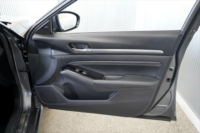 Photo of 2023 Gun Metallic Nissan Altima