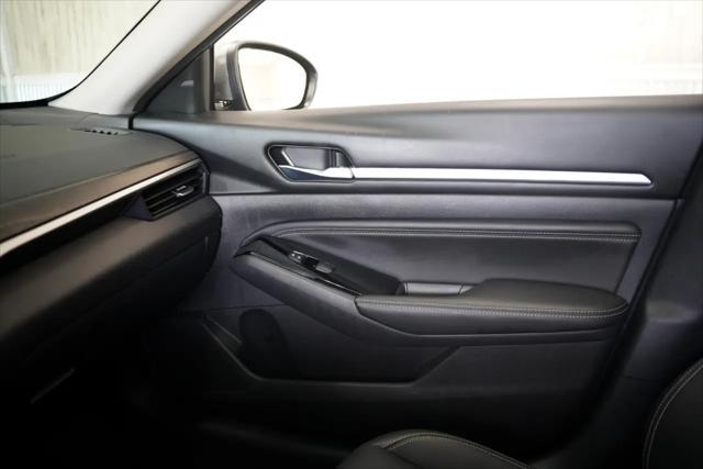 Photo of 2023 Gun Metallic Nissan Altima