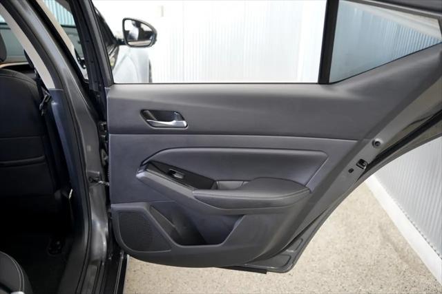 Photo of 2023 Gun Metallic Nissan Altima