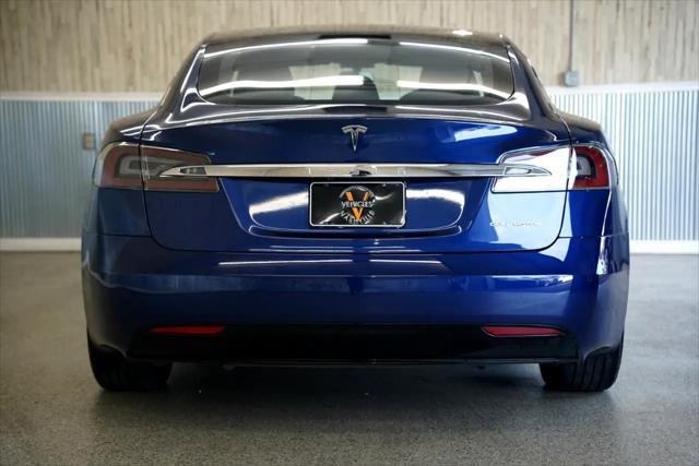 Photo of 2020 Deep Blue Metallic Tesla Model S