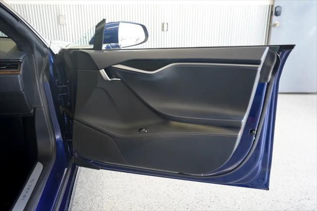 Photo of 2020 Deep Blue Metallic Tesla Model S