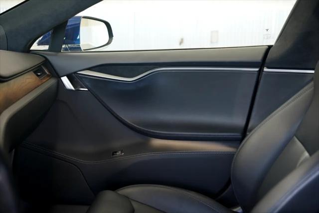 Photo of 2020 Deep Blue Metallic Tesla Model S