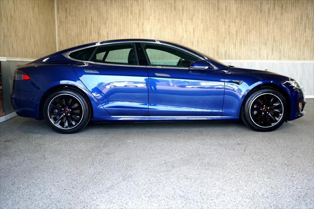Photo of 2020 Deep Blue Metallic Tesla Model S
