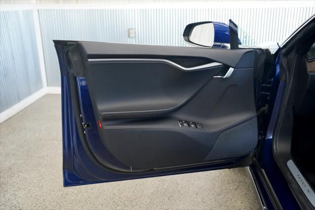 Photo of 2020 Deep Blue Metallic Tesla Model S