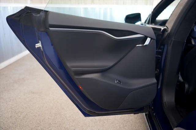 Photo of 2020 Deep Blue Metallic Tesla Model S