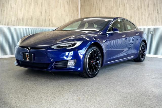 Photo of 2020 Deep Blue Metallic Tesla Model S