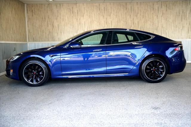 Photo of 2020 Deep Blue Metallic Tesla Model S