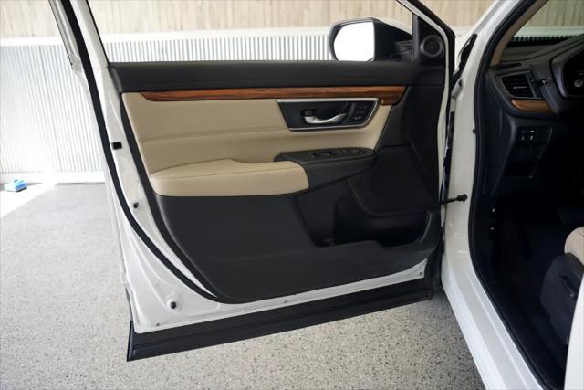 Photo of 2019 Platinum White Pearl Honda CR-V