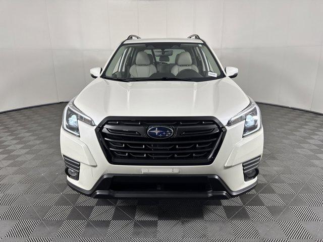 Photo of 2022 Crystal White Pearl Subaru Forester