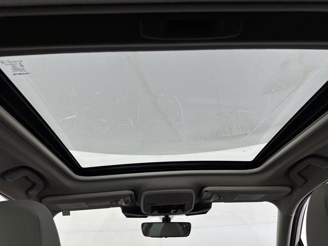 Photo of 2022 Crystal White Pearl Subaru Forester